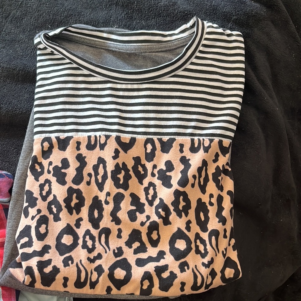 Like New Top! - Picture 3 of 3
